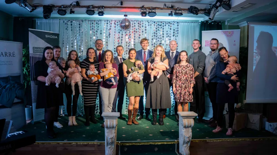 Hlavní dárky projektu JSME JEDNA RODINA mají své majitelky. Gratuloval hejtman i ministr